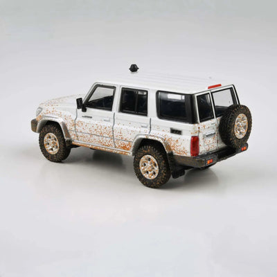 Toyota Land Cruiser 76 Off Road Effect LHD, 1:64 Scale (White)
