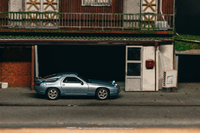*PRE-ORDER* X iXO Models Porsche 928 GTS Chance of Chase Car with Closed Head-Light, 1:64 Scale (Blue Metallic)