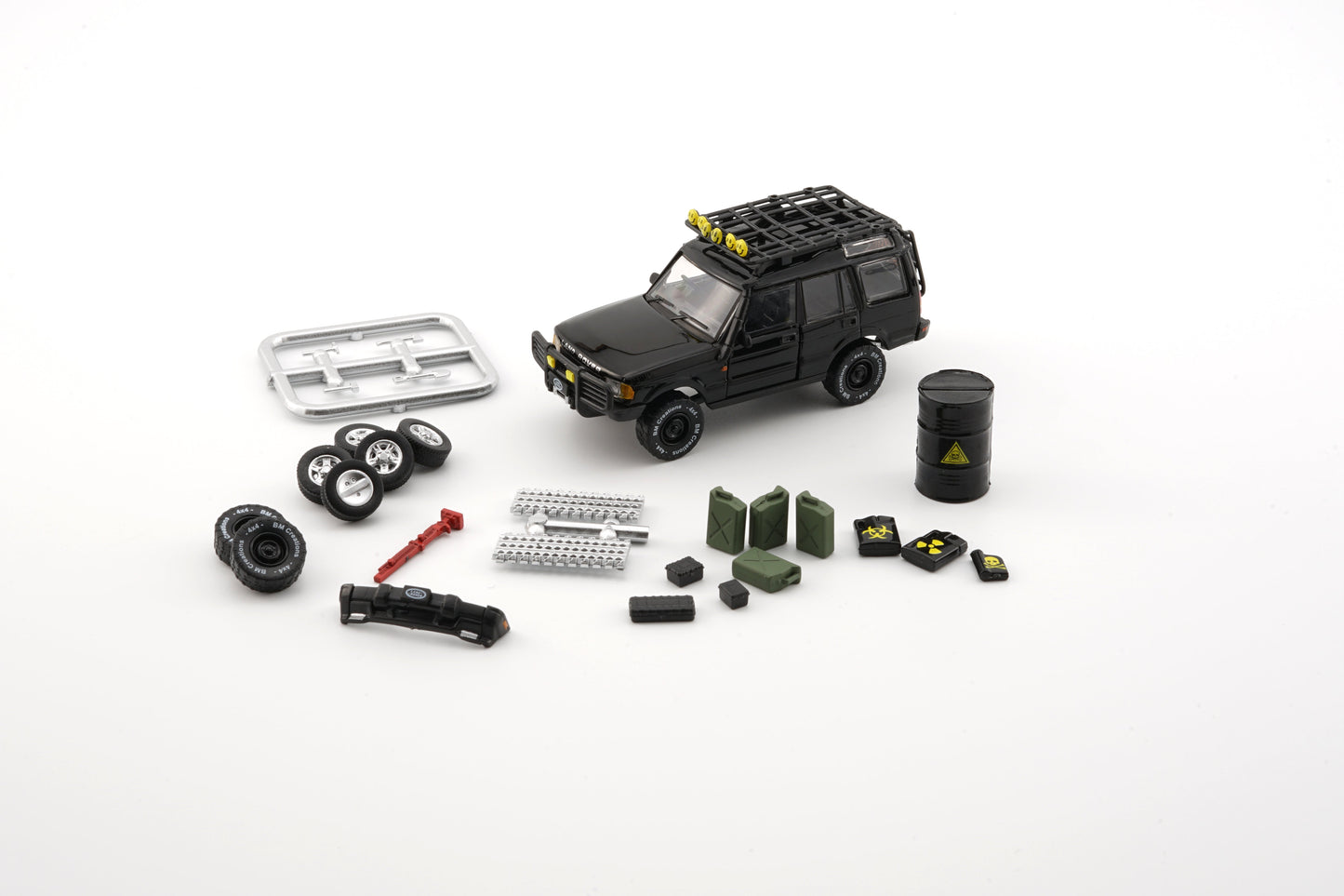 BMC 1:64 Land Rover 1998 Discovery 1 – Black with Accessory (RHD)
