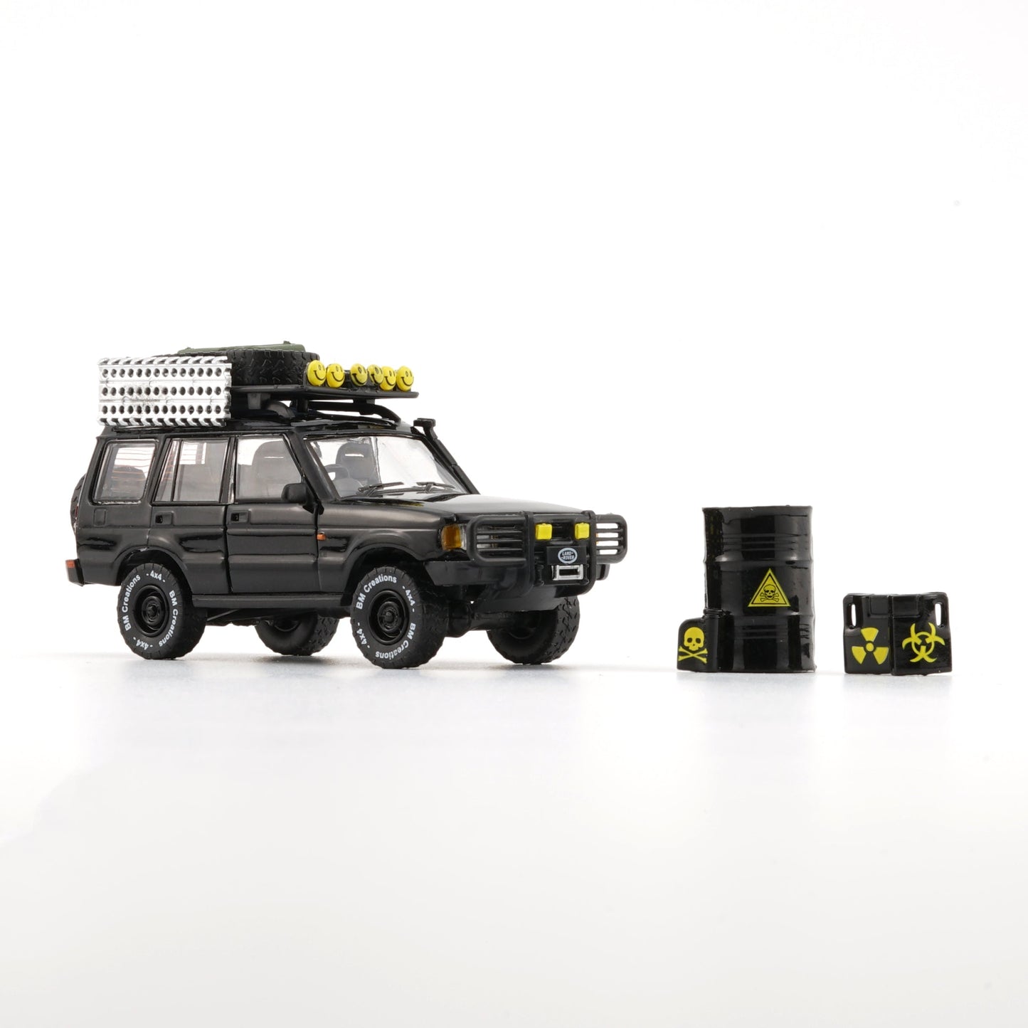 BMC 1:64 Land Rover 1998 Discovery 1 – Black with Accessory (RHD)
