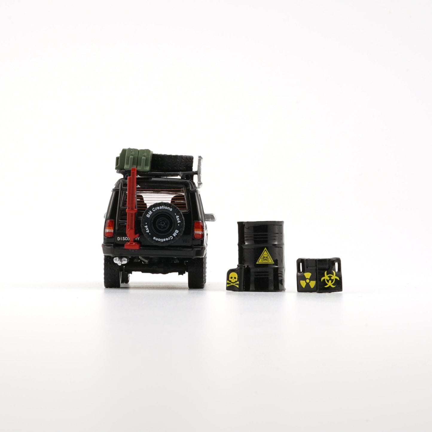 BMC 1:64 Land Rover 1998 Discovery 1 – Black with Accessory (RHD)