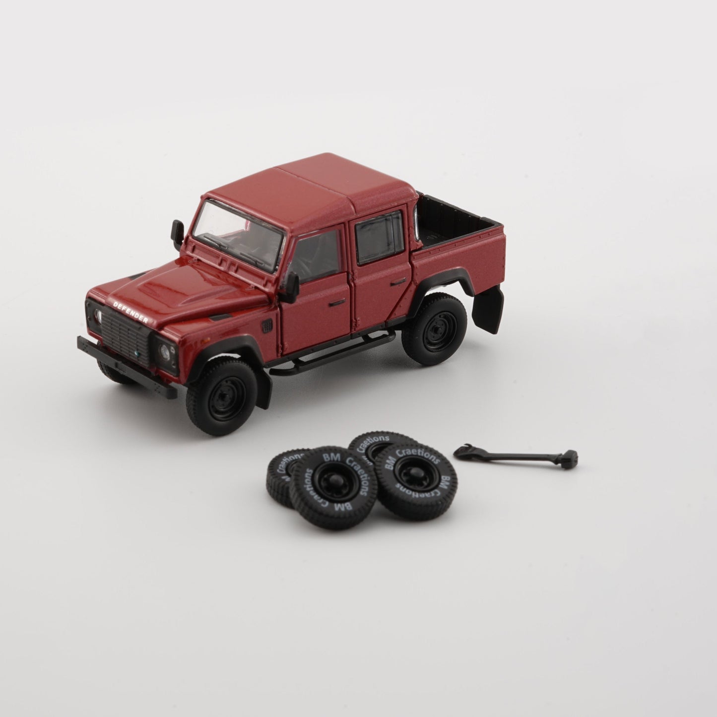 BMC 1:64 Land Rover 2016 Defender 110 Pick Up – Orange (LHD)