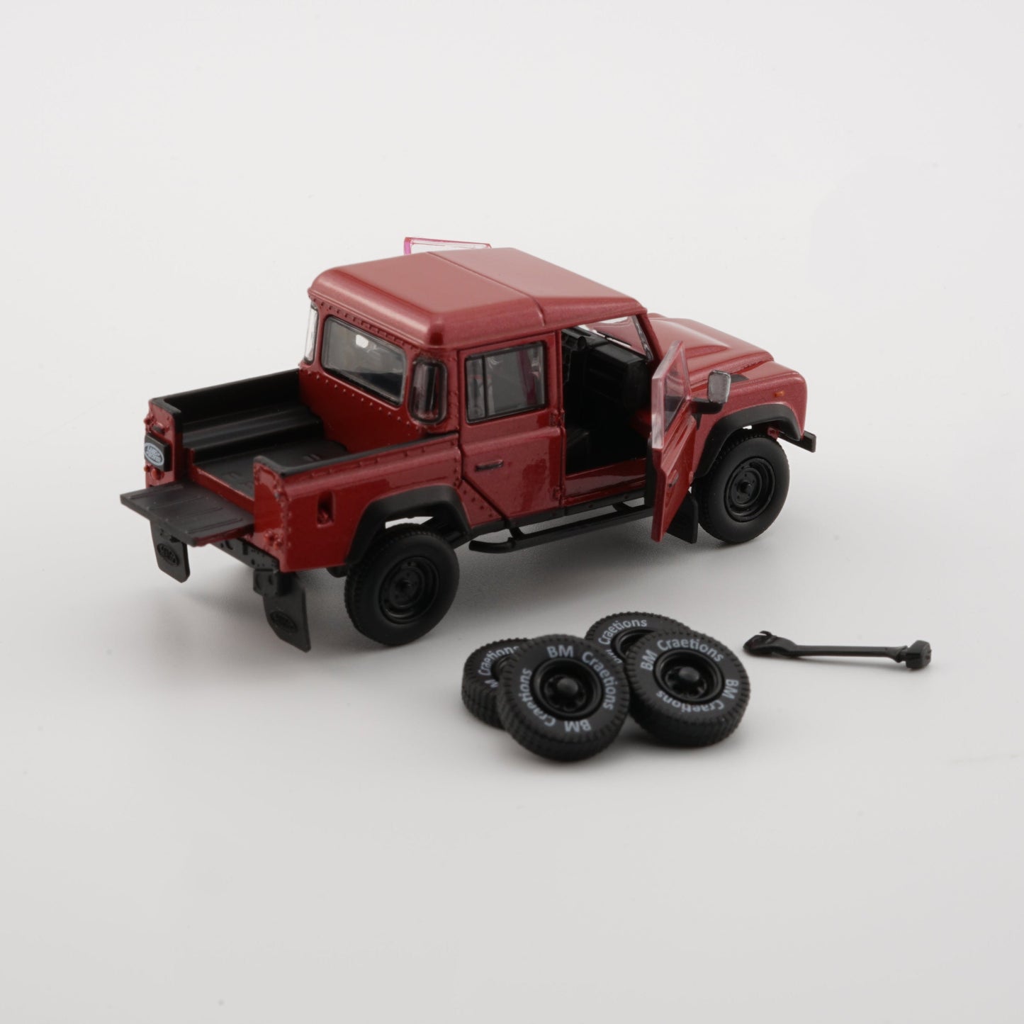 BMC 1:64 Land Rover 2016 Defender 110 Pick Up – Orange (LHD)
