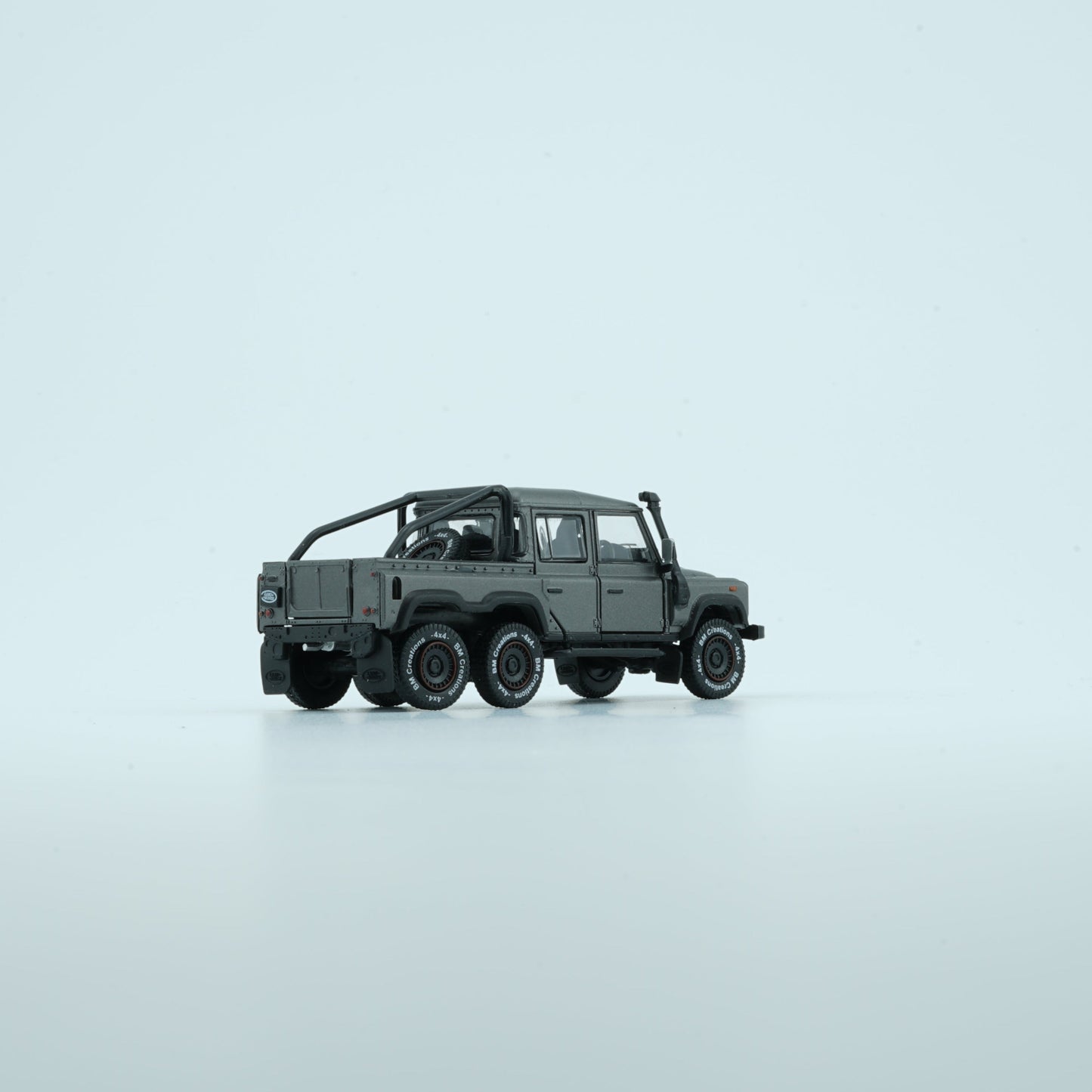 BMC 1:64 Land Rover 2016 Defender 110 PickUp 6x6 Accessory Pack – Dark Grey Silver (RHD)