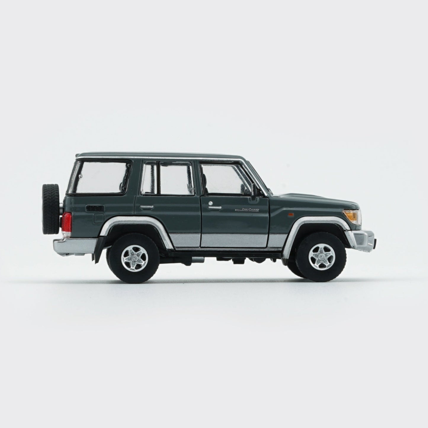 BMC 1:64 Toyota Land Cruiser LC76 – Dark Grey (LHD)