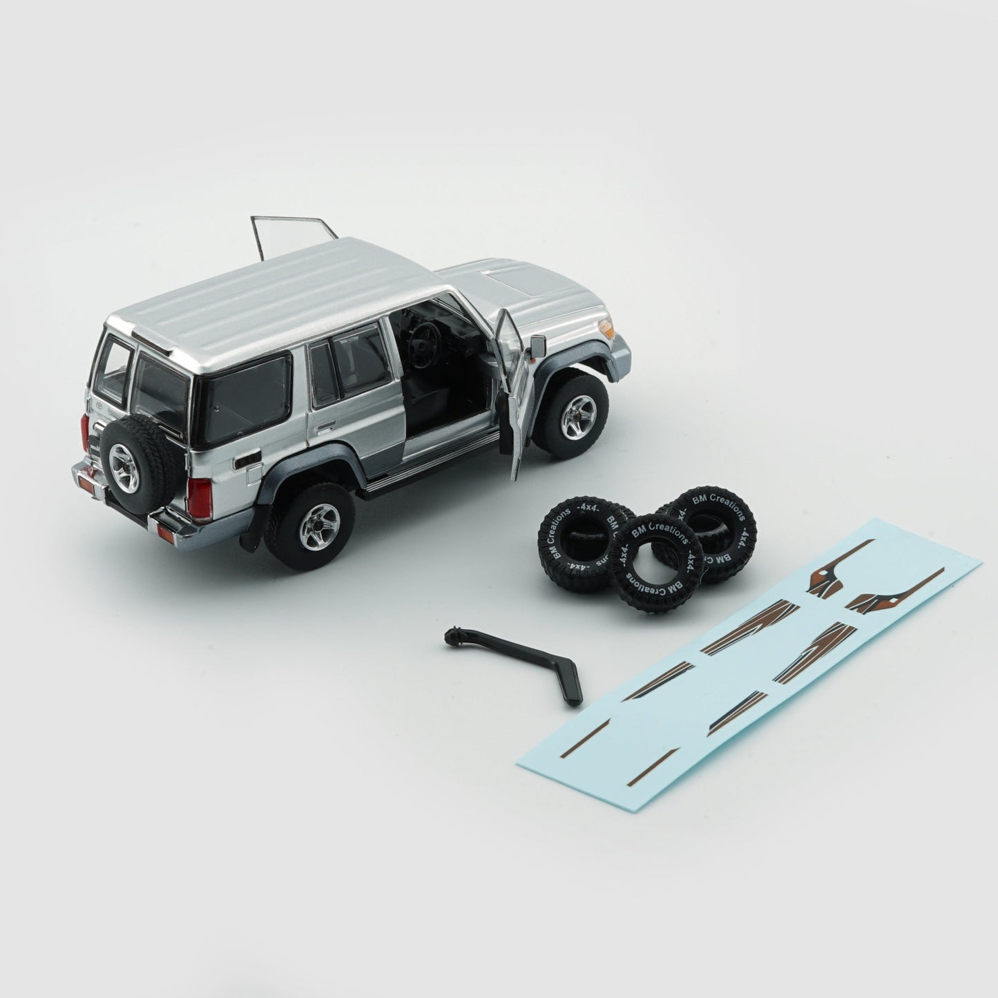 BMC 1:64 Toyota Land Cruiser LC76 – Silver (LHD)
