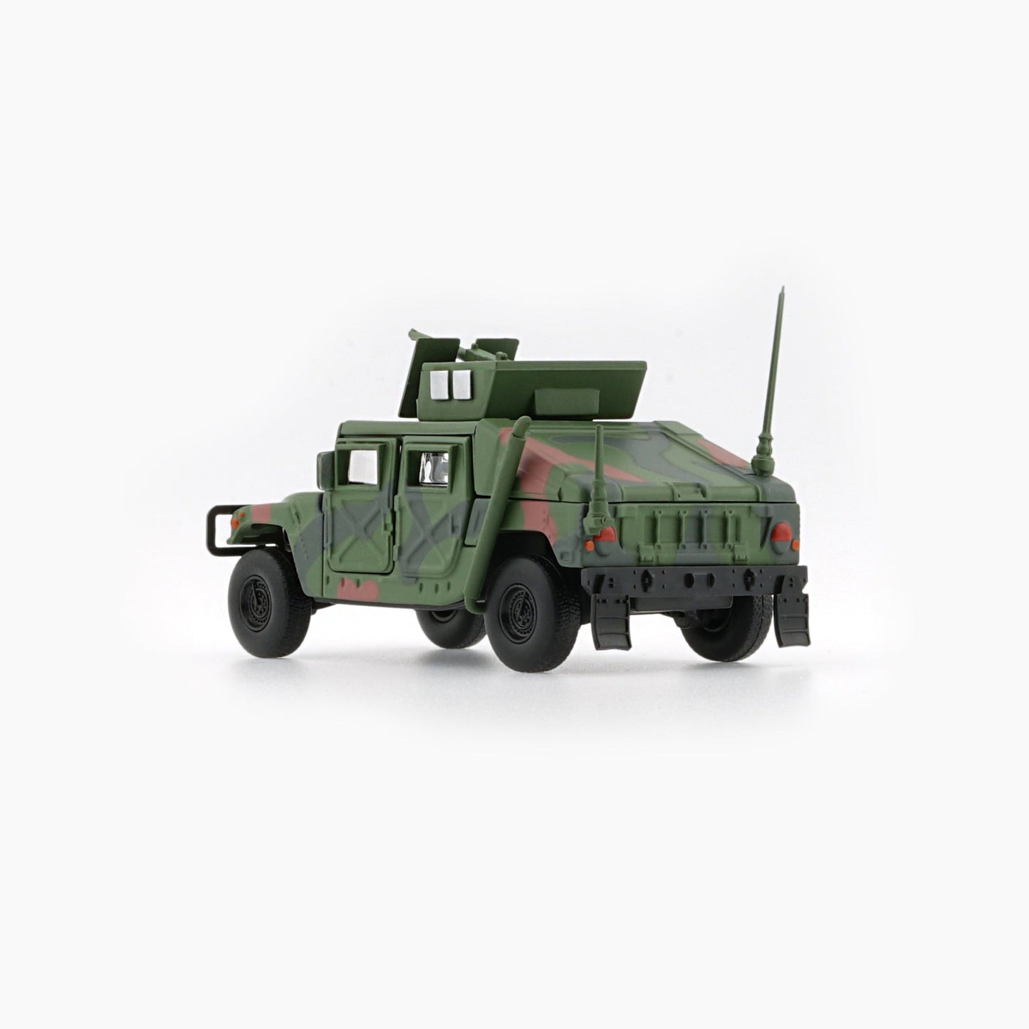 BMC 1:64 Humvee 4-CT – Woodland Camo with Stand Plate
