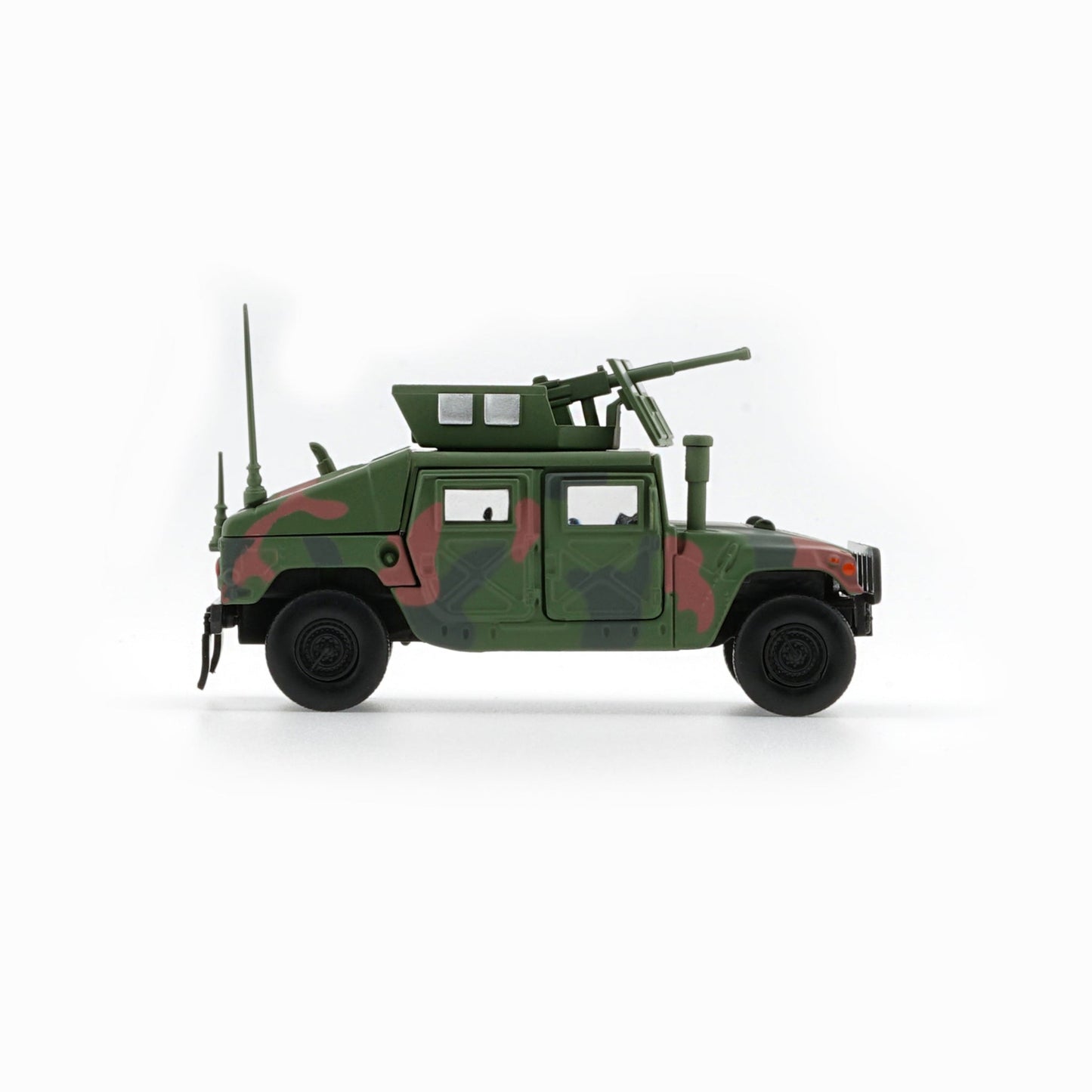 BMC 1:64 Humvee 4-CT – Woodland Camo with Stand Plate