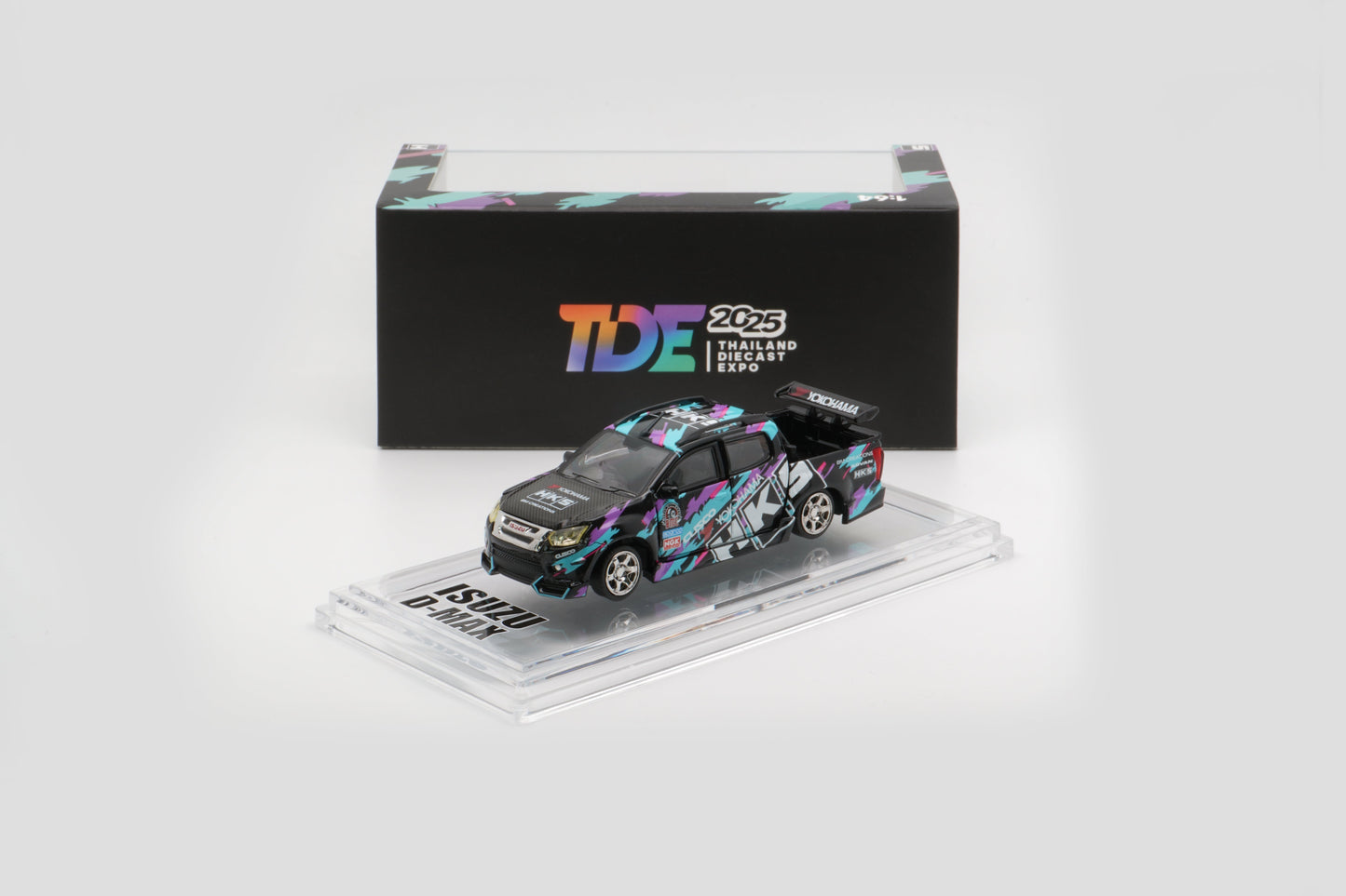 BMC 1:64 Isuzu D-Max 2018 Low Rider HKS (RHD) – TDE 2025 Edition
