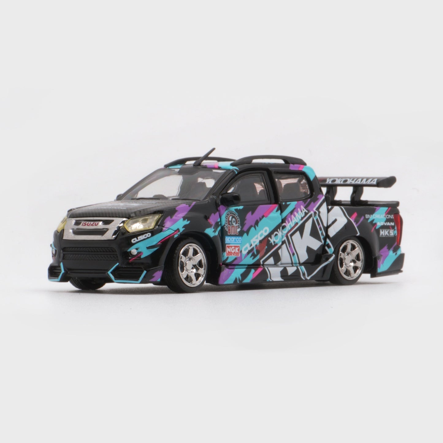 BMC 1:64 Isuzu D-Max 2018 Low Rider HKS (RHD) – TDE 2025 Edition