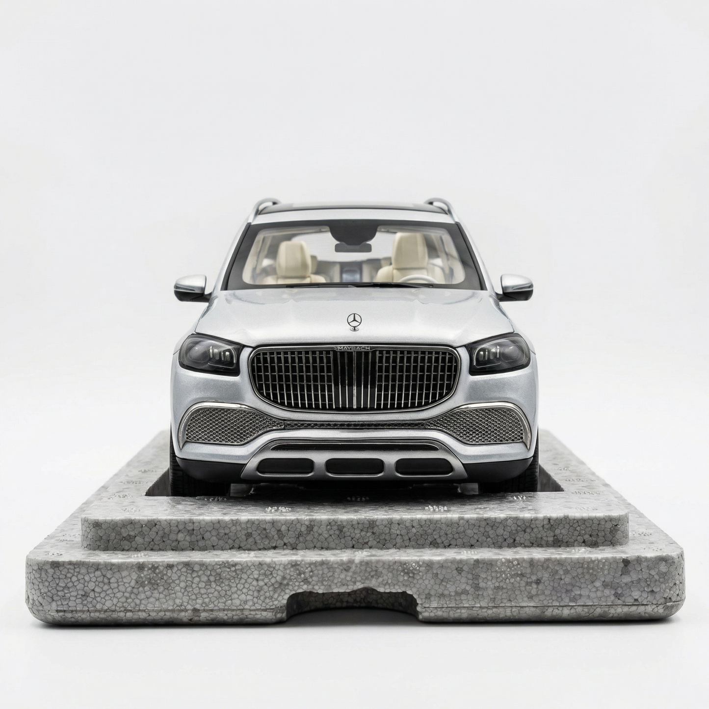 Mercedes Maybach GLS 600, 1:18 Scale