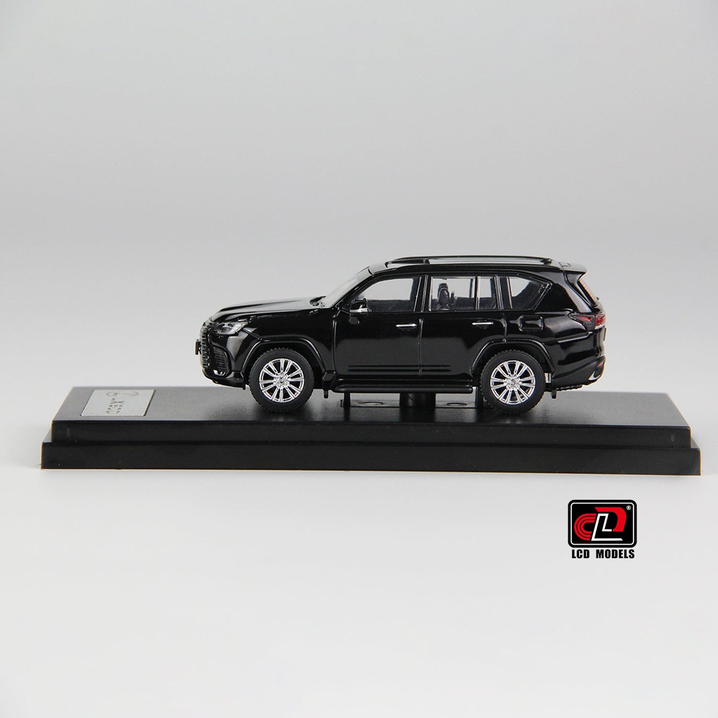 Lexus LX600 1:64
