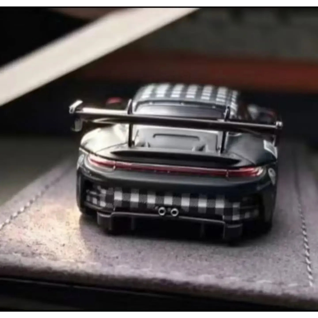 Porsche 911 GT3 R Black & White Checkered by RACELUXE MODEL – 1:64 scale, view 4