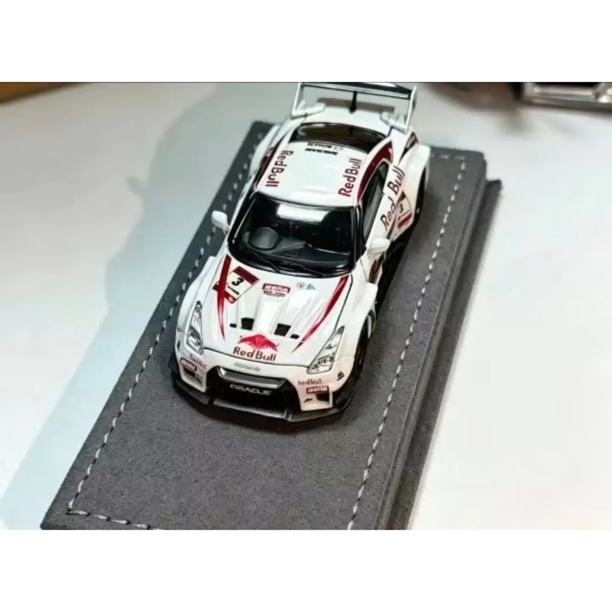 Nissan GT-R R35 RR White Electroplated Red Bull livery (Limited to 499units), 1:64 Scale by AOC – view 2