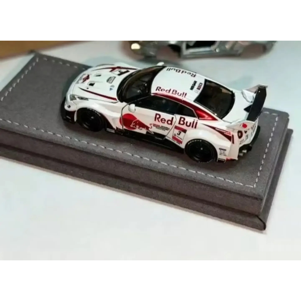 Nissan GT-R R35 RR White Electroplated Red Bull livery (Limited to 499units), 1:64 Scale by AOC – view 3
