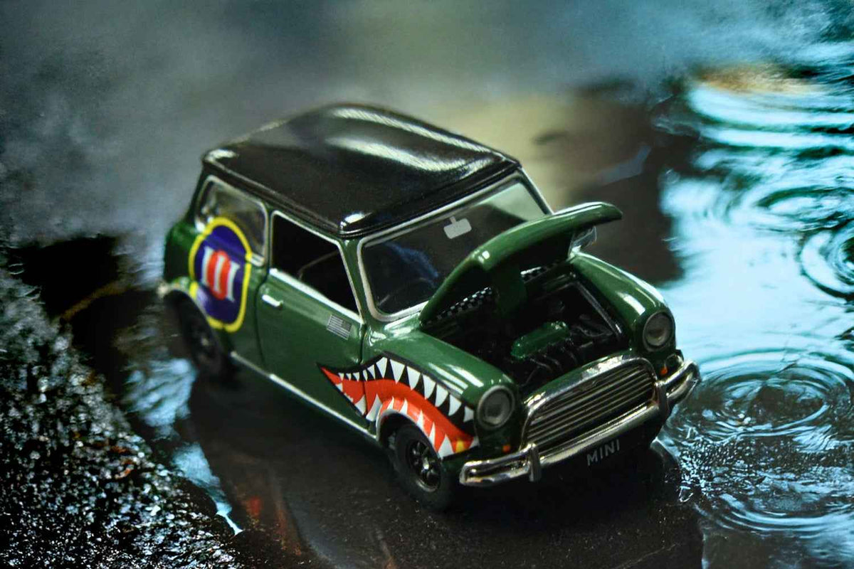 Tiny City Diecast - Art Car - Shark 
(Metal Chassis, only the engine hood can be opened, while the doors on both sides cannot be opened)