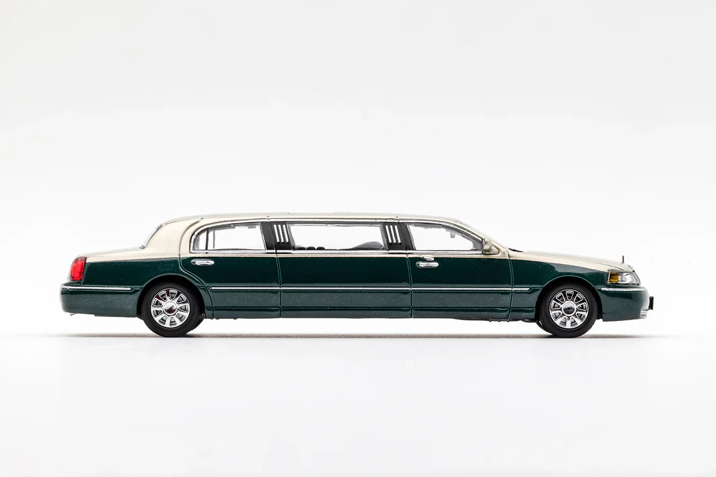 PRE-ORDER GCD Extended Lincoln Champagne Gold & Dark Green Two-Tone 1:64 Scale Diecast Model