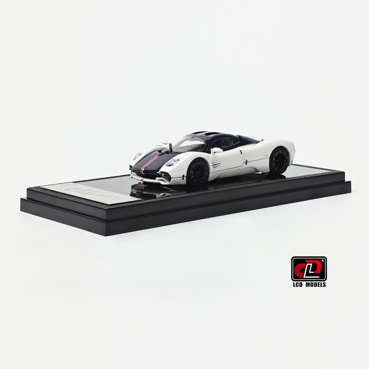 Pagani Utopia Coupe, 1:64 Scale (White with Blue Carbon)