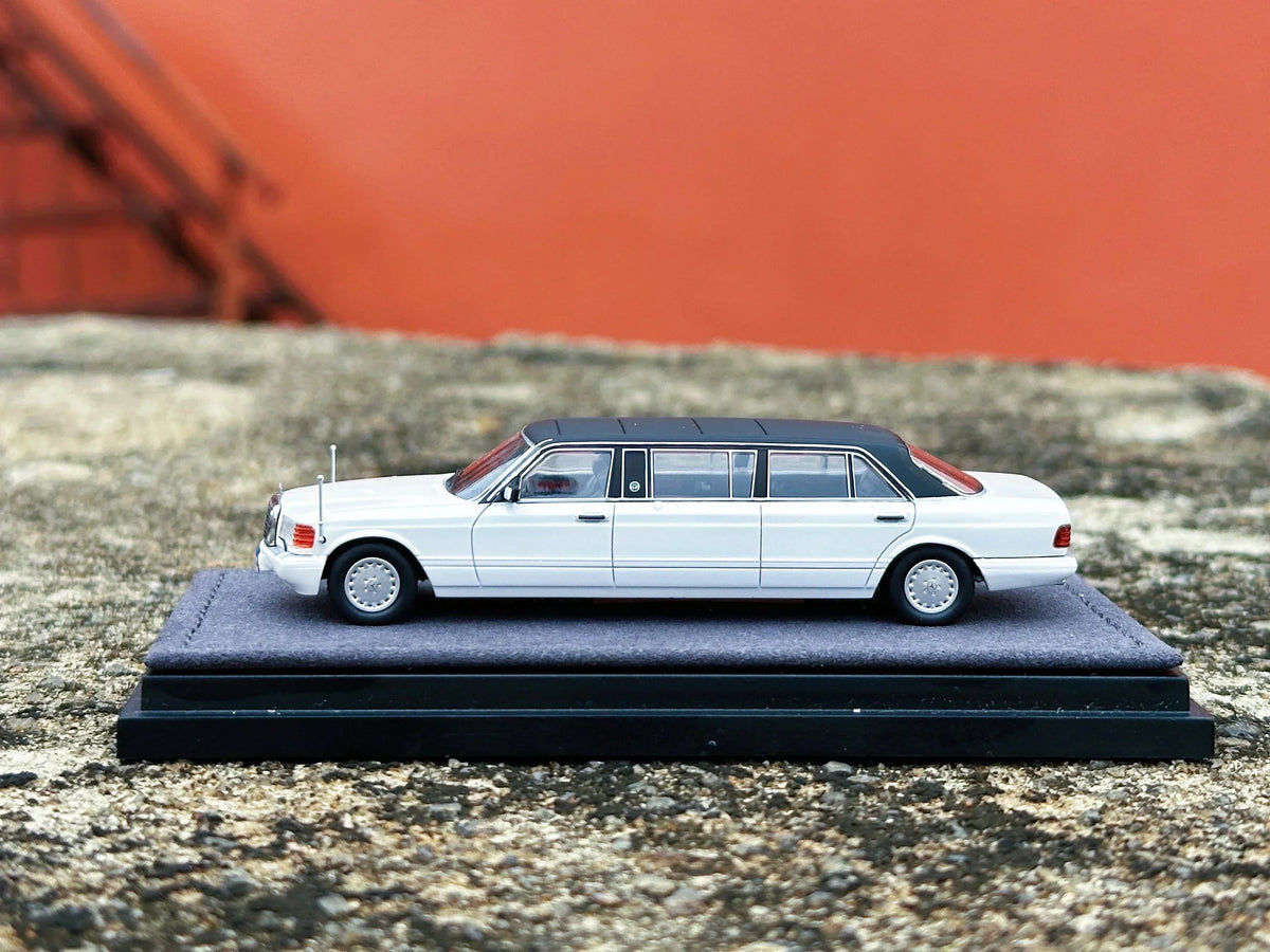 Mercedes S-Class W126 44"Limousine (Trasco Breman 1000SEL) Limited to 999units (White), 1:64 Scale by The Art of Model – view 1