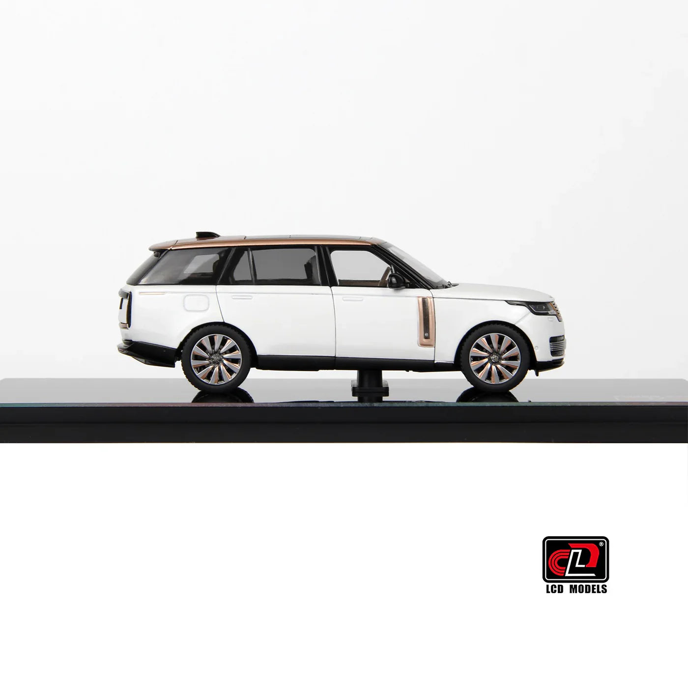 LCD Land Rover Range Rover SV Serenity White 1:43 Scale Diecast Model