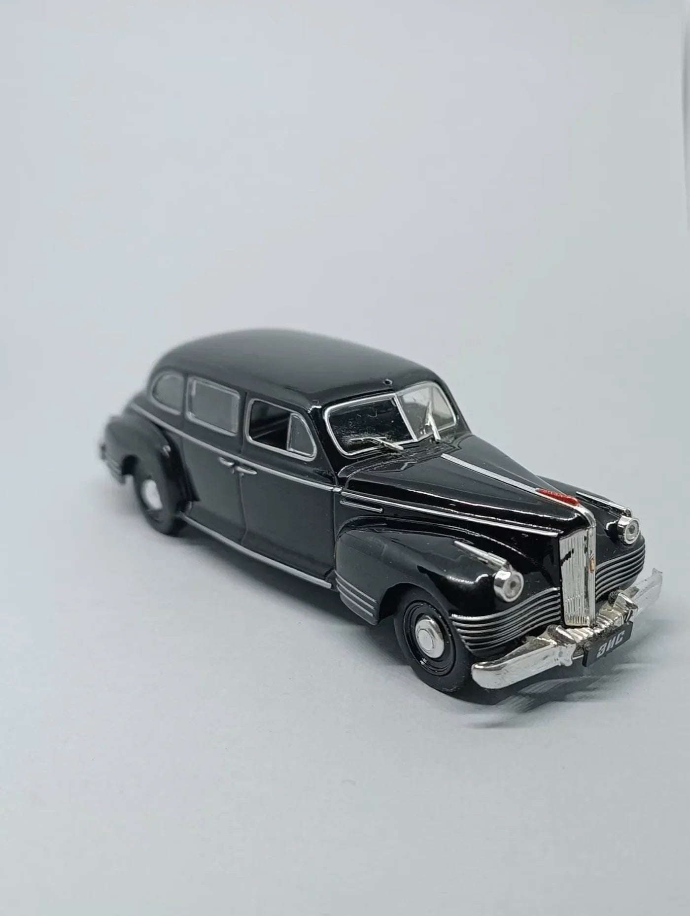 Perka ZIS-110 Ultra Luxury Limousine Black 1:64 Scale Diecast Model