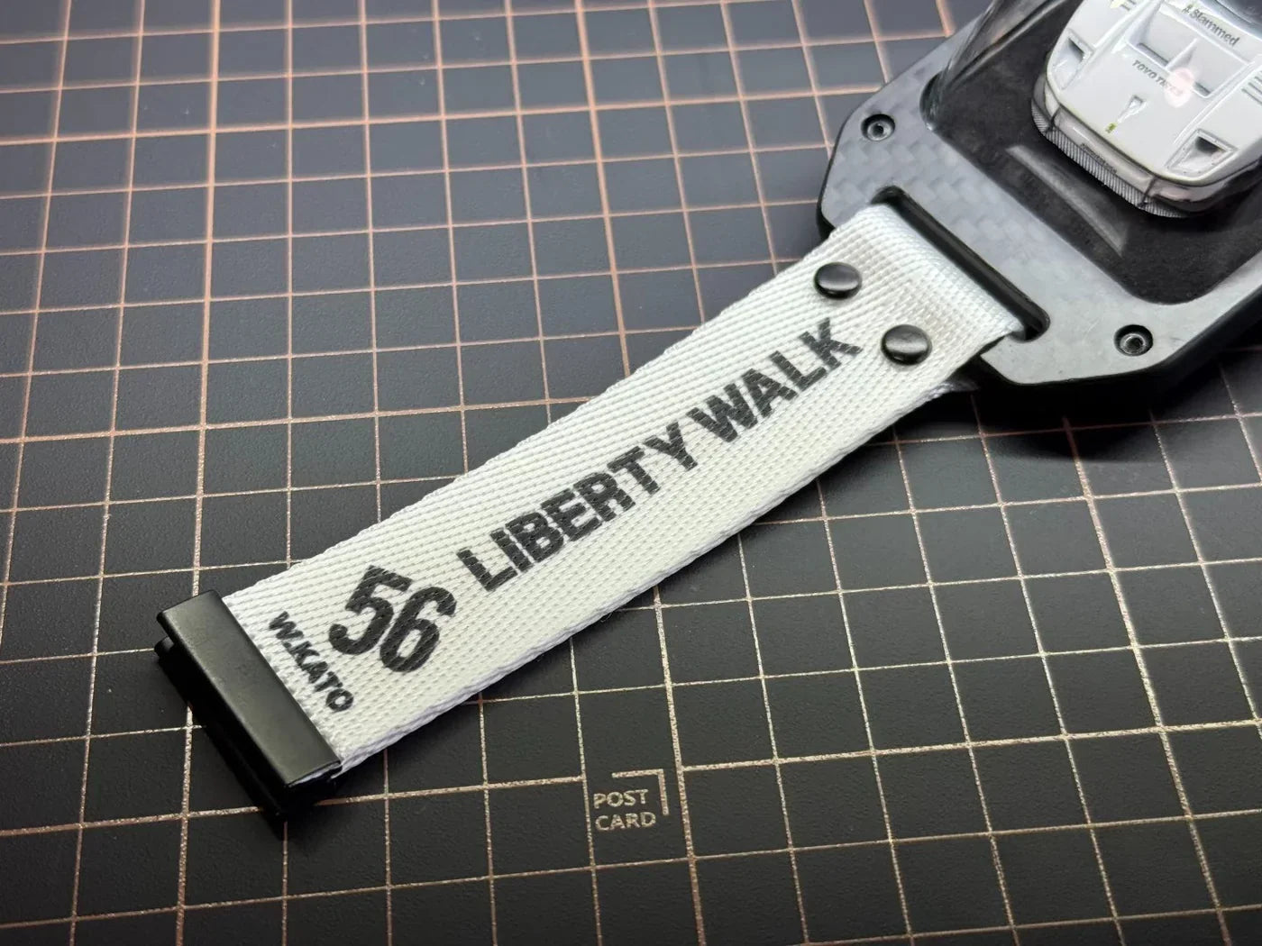 INNO64 Liberty Walk F40 D/STANDS White Chase Car 1:64 Scale Diecast Model (HEC 2026)